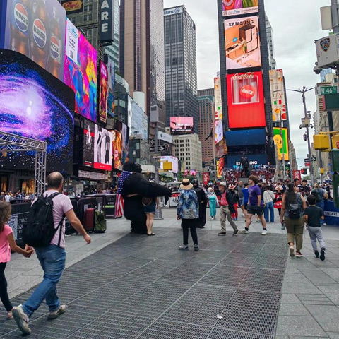 高亮LED屏适合强光环境使用吗？